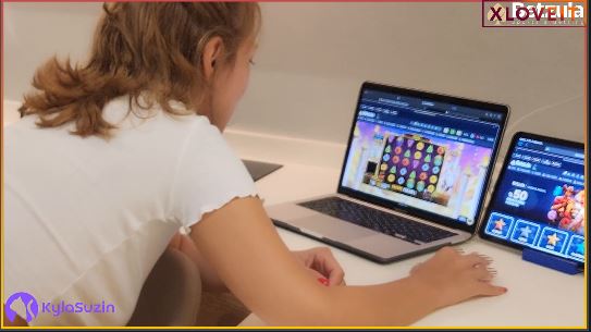 Sikiş video Kumar bağımlısı kadın Gate of olympus oynarken sikildi